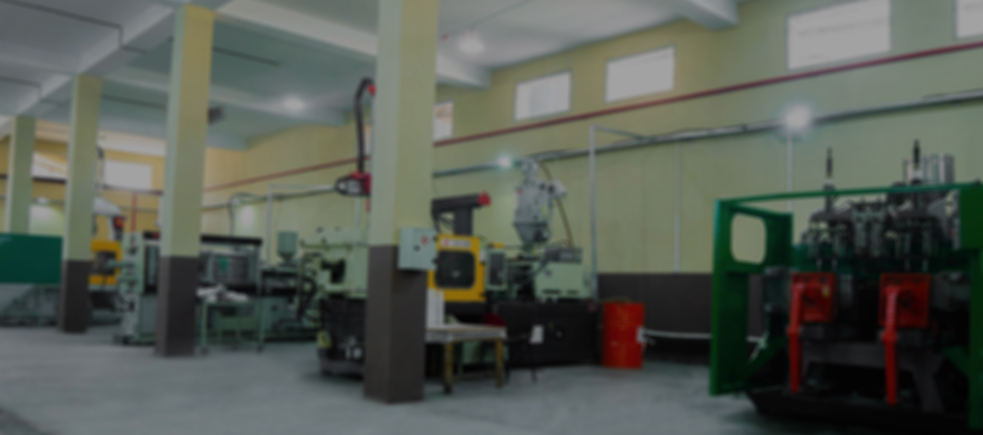 EcoPlast istehsal sahəsi — inyeksiya maşınları sırası